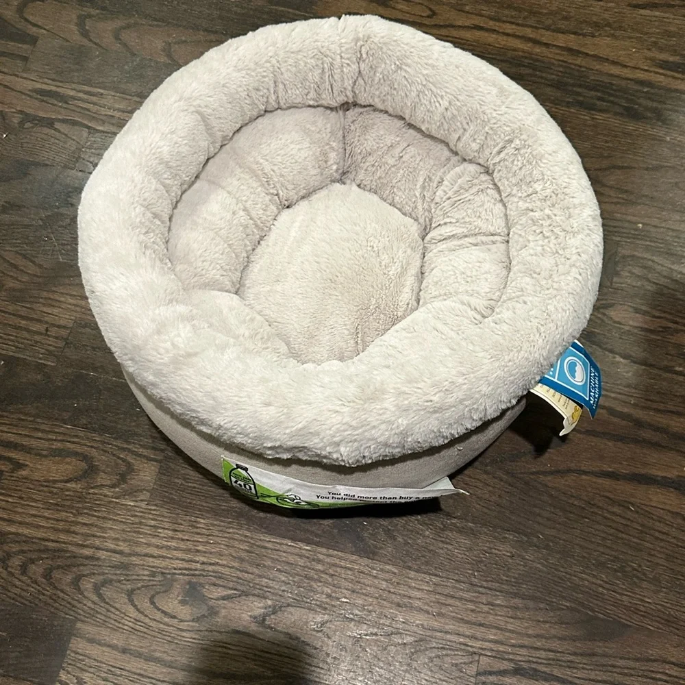 NEW Cozy Cream Pet Bed dog or cat- NEW! One left!